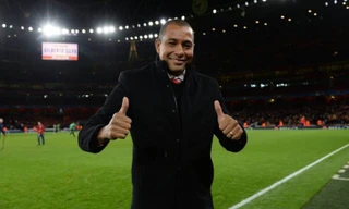 Gilberto Silva sẵn sàng tái xuất trong màu áo Arsenal. 