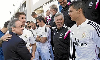 Perez muốn giải quyết dứt điểm tương lai của Ronaldo và Ramos ngay tại Trung Quốc.