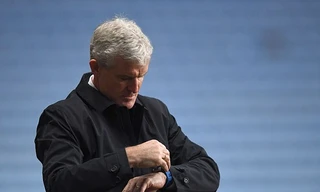 HLV Mark Hughes đã bị Stoke City sa thải.