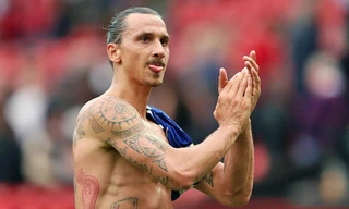 Ibra từ chối 100 triệu euro để gia nhập M.U.