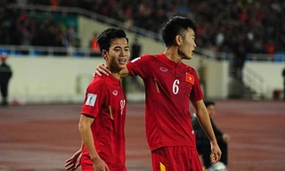 Văn Toàn ăn mừng bàn thắng duy nhất của trận đấu.