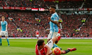 M.U thuê diễn viên xiếc về dạy cầu thủ ngã để tránh chấn thương.