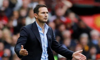 HLV Frank Lampard vui mừng khi Chelsea hạ Liverpool để đi tiếp tại FA Cup.