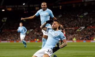 Otamendi ăn mừng bàn thắng nâng tỷ số lên 2-1 cho Man City