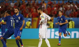 Ramos buồn bã sau cú sút hỏng penalty