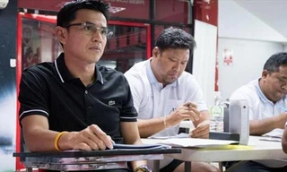 HLV Kiatisak sang Indonesia làm thầy của Michael Essien?