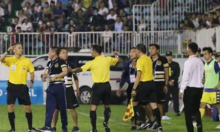 Hà Nội FC nhận “mưa án” phạt vì sự cố trước HAGL.