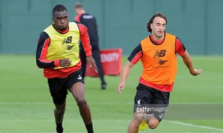 Lazar Markovic và Christian Benteke trong buổi tập của Liverpool.