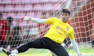 Somporn Yos lấy lại vị trí số 1 trong khung gỗ tại Muangthong United.