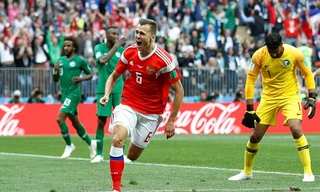 Denis Cheryshev là người hùng của ĐT Nga.