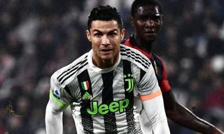 Cristiano Ronaldo tỏa sáng giúp Juventus hạ Genoa.