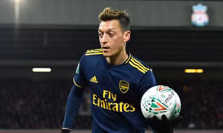 Mesut Ozil đã chơi hay trước Liverpool.