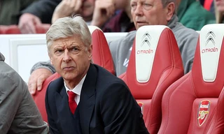 Lãnh đạo Arsenal ra điều kiện với HLV Wenger.