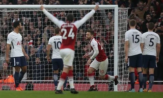Arsenal thắng Tottenham 2-0.