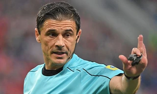 Trọng tài Milorad Mazic.