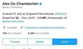 Alex Oxlade-Chamberlain đã bấm “like” một dòng bình luận kêu gọi Arsenal sa thải Arsene Wenger.