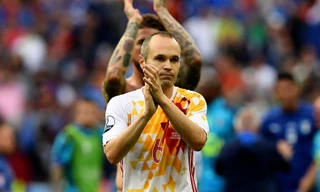 Iniesta thất vọng khi Tây Ban Nha để thua Italia.