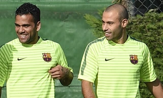 Alves và Mascherano đã đạt được thỏa thuận rời Barcelona.