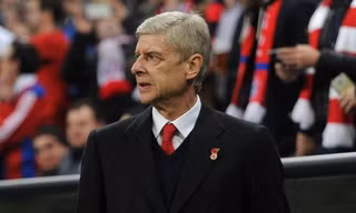 Wenger thất vọng về hàng thủ Arsenal.