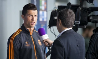 Ronaldo tức giận vì bị phóng viên hỏi đểu.