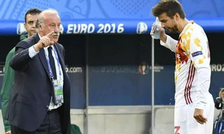HLV Del Bosque thất vọng khi Tây Ban Nha thua 1-2 trước Croatia.