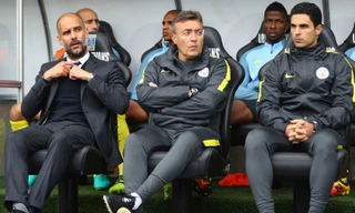 Mikel Arteta (phải) được nhắm thay thế HLV Wenger.