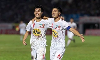 Văn Toàn (trái) sẽ sang thi đấu cho CLB Mito Hollyhock ở mùa giải tới.