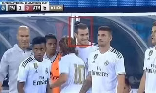 Gareth Bale cười tươi khi Real thảm bại trước Atletico.