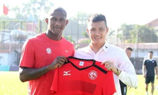 Gustavo Santos Costa ra mắt CLB TP HCM.