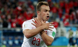Pha ăn mừng khiến Xherdan Shaqiri gặp rắc rối.