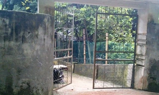 Hai người đàn ông đánh một phụ nữ động thai