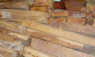 Số gỗ kiểm lâm Kbang thu giữ cất trong kho Ảnh: HK