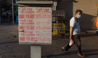 'Ngộp thở' với rao vặt, dán bậy tờ rơi quảng cáo khắp TPHCM