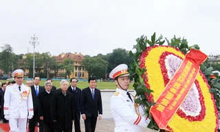 Đoàn đại biểu cấp cao vào Lăng viếng Chủ tịch Hồ Chí Minh. Ảnh: TTXVN