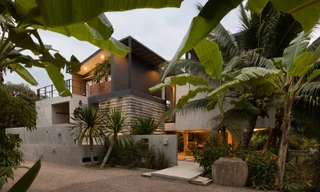 Ngôi nhà con gái xây tặng mẹ với tên gọi ‘nhà đom đóm’