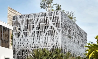 Thiết kế mặt đứng "chất chơi" cho nhà phố hướng Tây