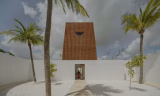 Ngôi nhà như ốc đảo giữa cồn cát, hút gió 4 phía luân chuyển khắp không gian