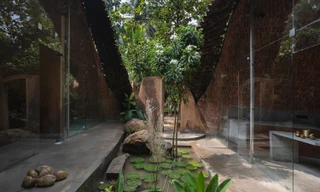 Ngôi nhà vòm đôi có hình dạng kì lạ để giữ nguyên toàn bộ vườn cây