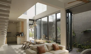 Hành trình từ vườn vào nhà thay đổi định kiến về nhà phố 