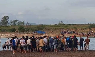 Hiện trường vụ lật thuyền trên sông Vu Gia