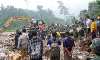 Căng sức tìm kiếm người bị vùi lấp, gấp rút tiếp tế cho 3.000 hộ dân bị cô lập