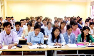 Xã hội hóa giáo dục: Bao giờ hết cảnh 'ăn đong' ?