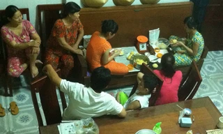 Nhiều gia đình tự làm bánh Trung thu