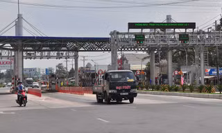Xe qua lại tại trạm BOT Cần Thơ – Phụng Hiệp.