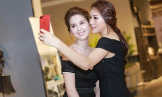 Ngọc Trinh 'ngó lơ' Khắc Tiệp, ríu rít bên Ngọc Thạch tại sự kiện