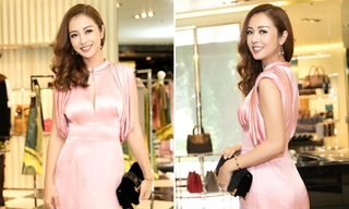 Jennifer Phạm mặc váy lụa mỏng manh, khoe ba vòng nóng bỏng