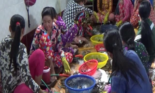 Lại phát hiện bơm tạp chất vào tôm