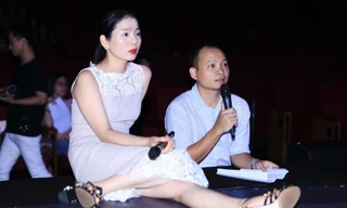Lệ Quyên mệt nhoài, ngồi bệt xuống sân khấu tổng duyệt cho liveshow