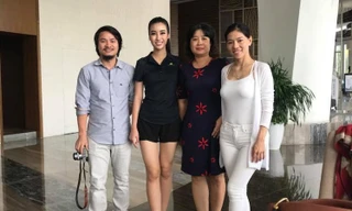 Hoa hậu Mỹ Linh hội ngộ mẹ và bà Phạm Kim Dung, đạo diễn Hoàng Nhật Nam.