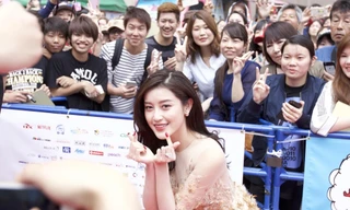 Huyền My được fan Nhật chào đón trên thảm đỏ